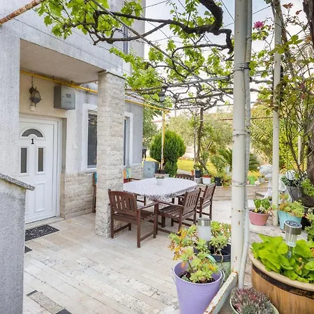 דירה 3 Bedroom Awesome In פולה