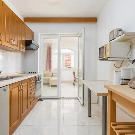 3 Bedroom Awesome In דירה