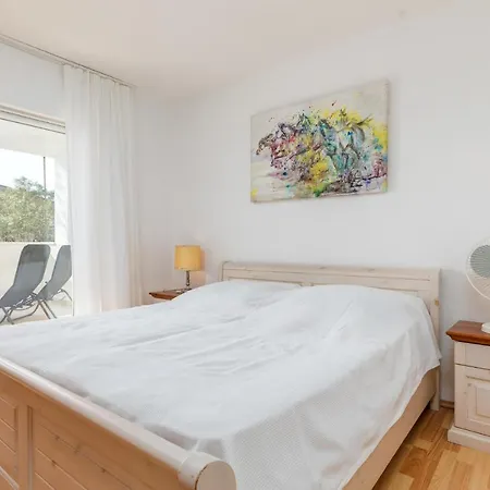 דירה 3 Bedroom Awesome In *