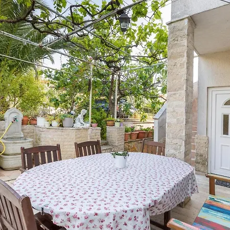 3 Bedroom Awesome In פולה