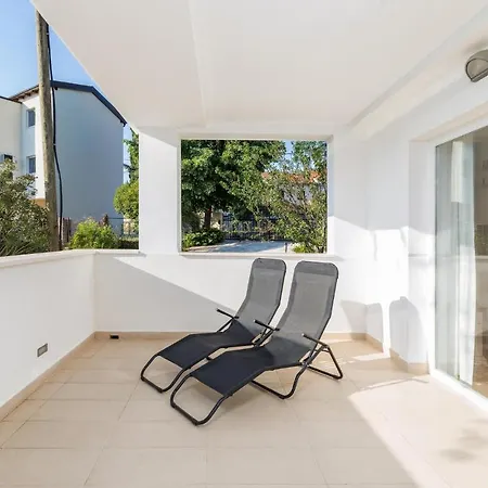 דירה 3 Bedroom Awesome In פולה