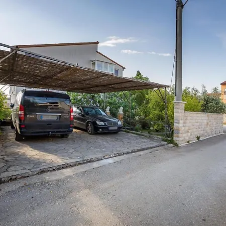 3 Bedroom Awesome In דירה *