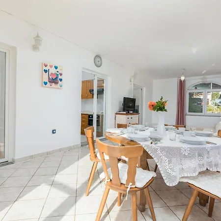דירה 3 Bedroom Awesome In פולה