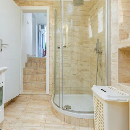 3 Bedroom Awesome Apartment In Pula * Pula