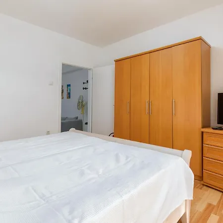 3 Bedroom Awesome Apartment In Pula *